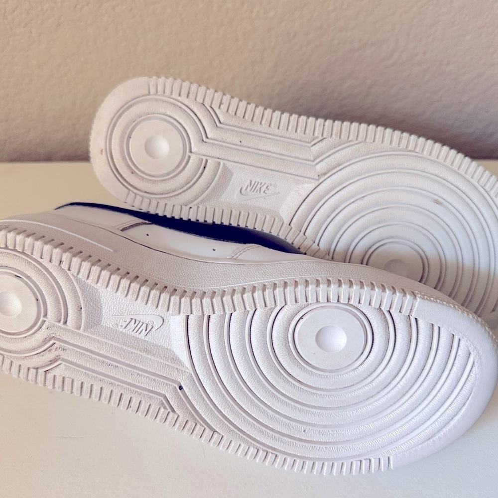 Youth 4 Nike Air Shoes - Picture 3 of 6